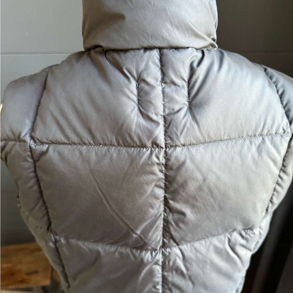 Lands' End Women's Gray/Charcoal Snap front Quilted Puffer Vest Size Small - Picture 5 of 7